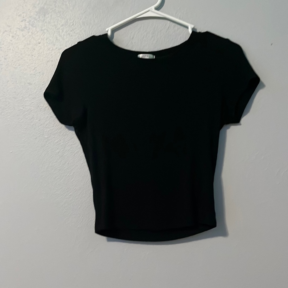 Black cropped shirt